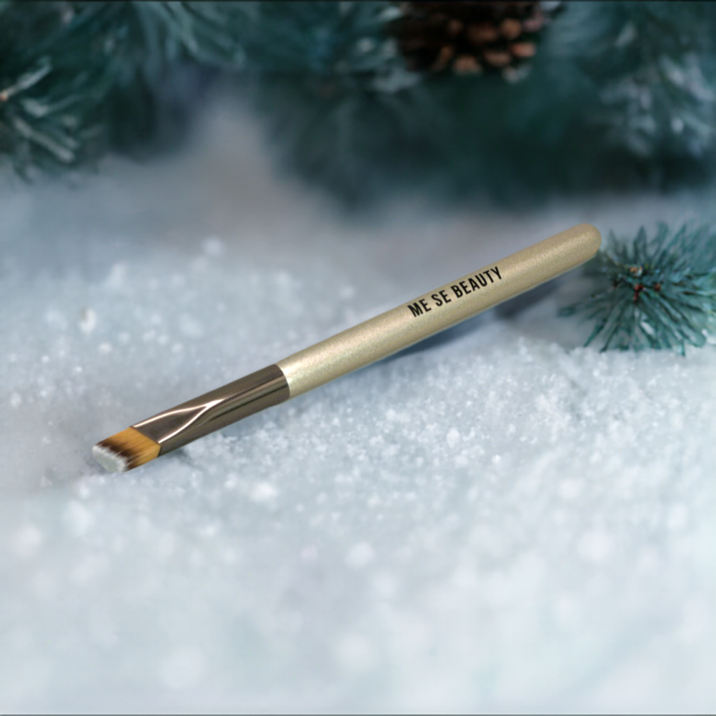 Angled Eyeshadow Brush | SilverBox : Your Ultimate Brow & Blend Buddy!